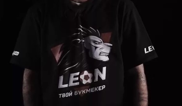 Получить футболку в Леон